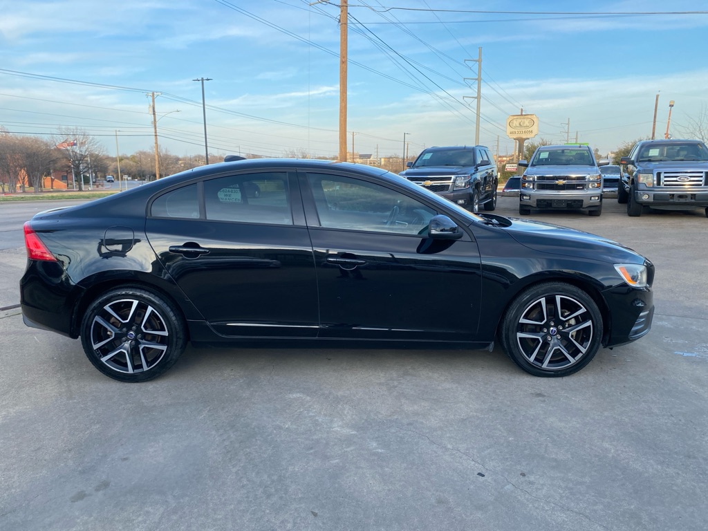 2017 VOLVO S60