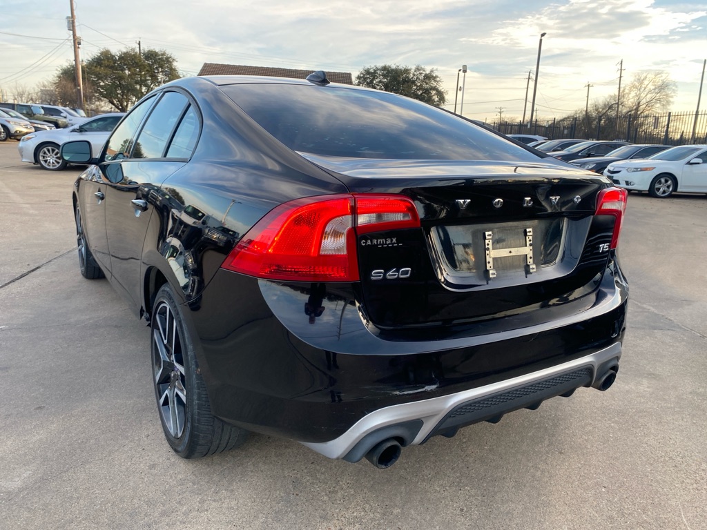 2017 VOLVO S60