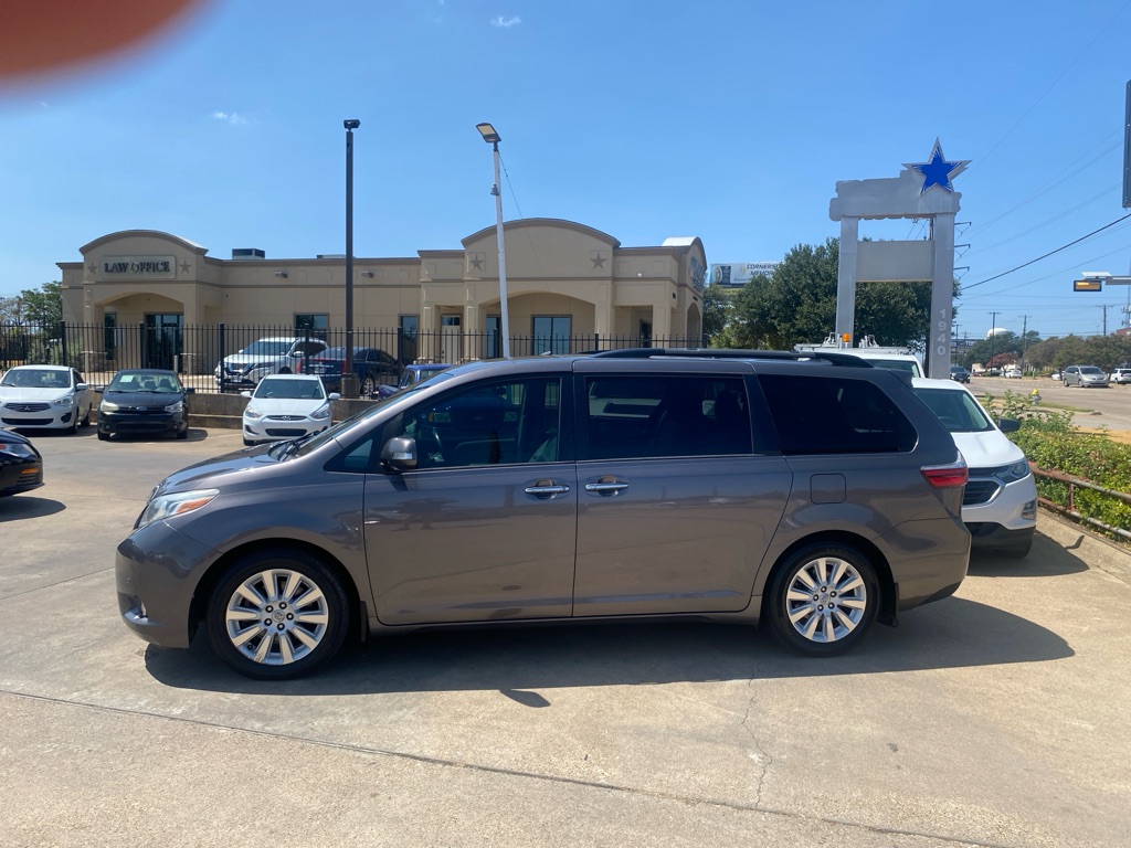 2015 TOYOTA SIENNA XLE